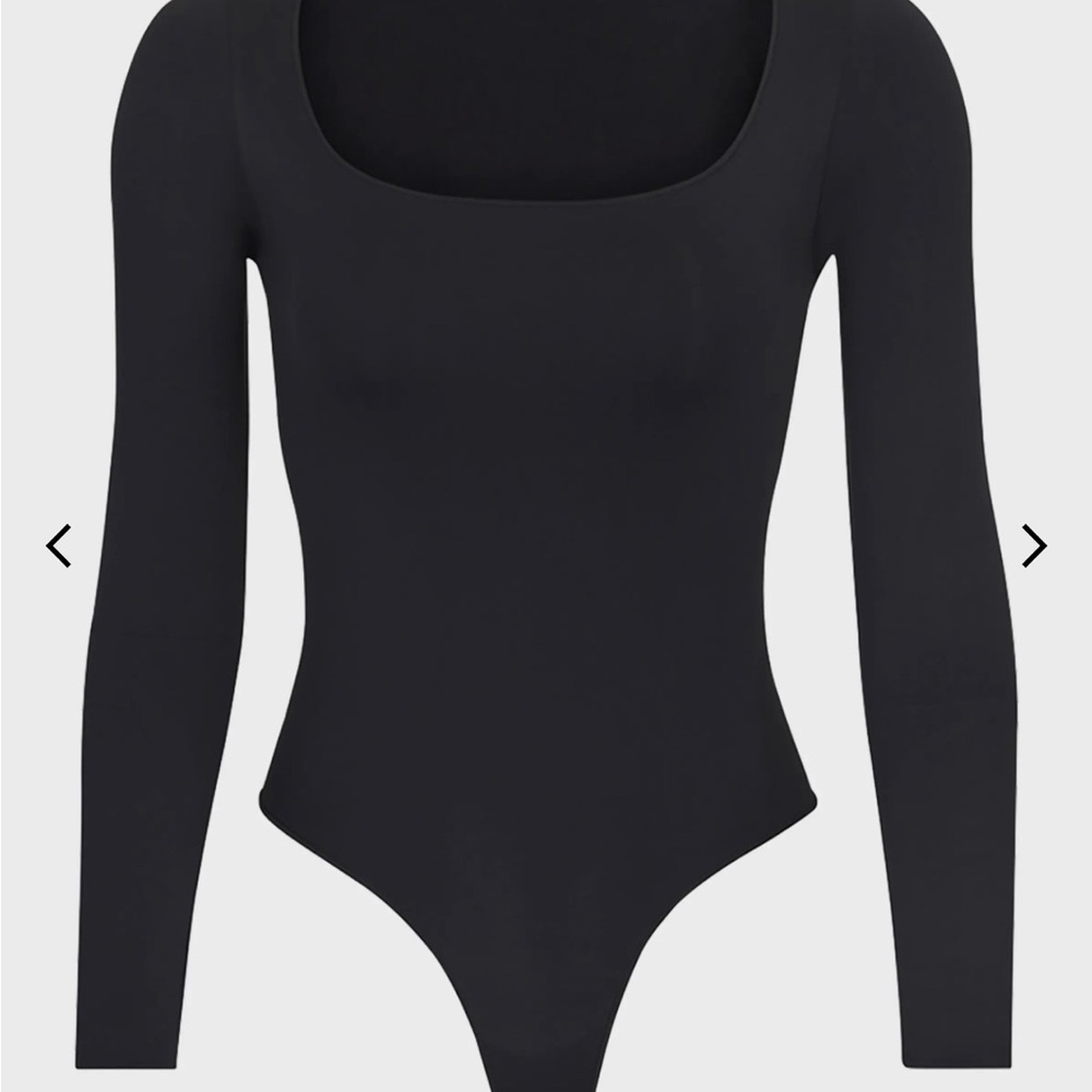 Skims - Essential Smoothing Scoop-Neck Thong Bodysuit